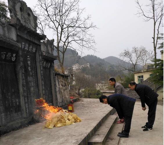 2018年2月18日(正月初三)陈永乾,陈清明,陈永宣等人一行组织祭拜了